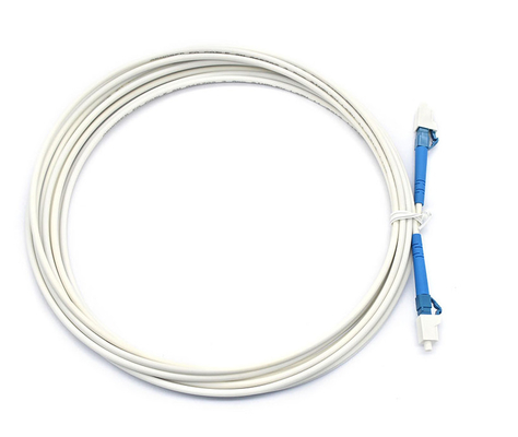 Baja pérdida de inserción LC Cordón de parche Cable de fibra duplex Simplex de color blanco chaqueta de conector azulado