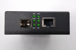 Convertidor de medios no administrado 10G con puerto SFP+ y RJ45