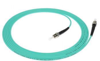 2.0mm Diámetro del cable ST-ST Cordón de parche de fibra óptica simple/duplex con alta pérdida de retorno UPCMM≥35dB