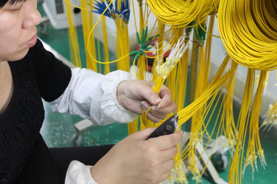 Latiguillo Simplex SC/APC-SC/APC con baja pérdida de inserción, alta pérdida de retorno y longitud personalizada