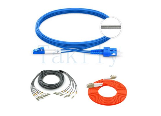 Cable de parche de fibra blindado Tubo de acero inoxidable y Kevlar reforzado Insensible a la flexión para FTTH, centros de datos y redes industriales