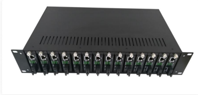 Convertidor de medios de 14 ranuras Chasis para montaje en bastidor Un chasis estándar para montaje en bastidor de 19 pulgadas y 2U de altura