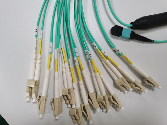 MPO MTP Cordón de parche de fibra múltiple de alta densidad 8/12/24 núcleos, baja pérdida, 500 ciclos de apareamiento, conforme con IEC y TIA