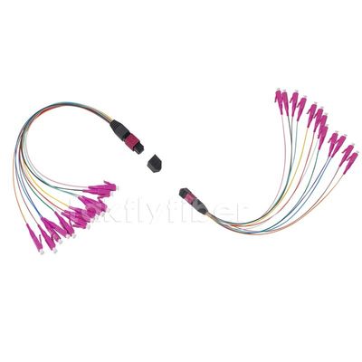 La hembra a la fibra óptica MPO del LC remienda corazones de la violeta 12/24 del cordón OM4