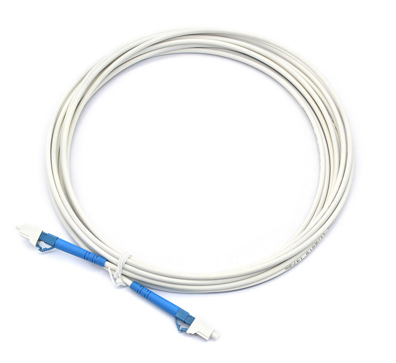 Baja pérdida de inserción LC Cordón de parche Cable de fibra duplex Simplex de color blanco chaqueta de conector azulado