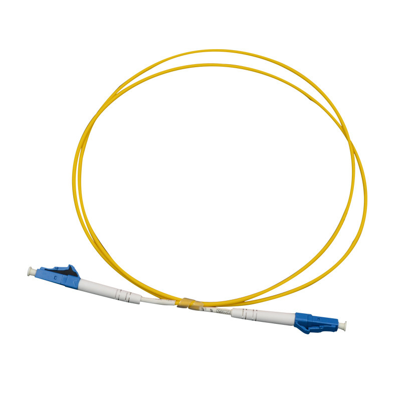 Tipo de pulido de cordón de parche de fibra óptica azul/beige ≤ 0,3 dB Pérdida de inserción Diámetro de fibra 9/125um
