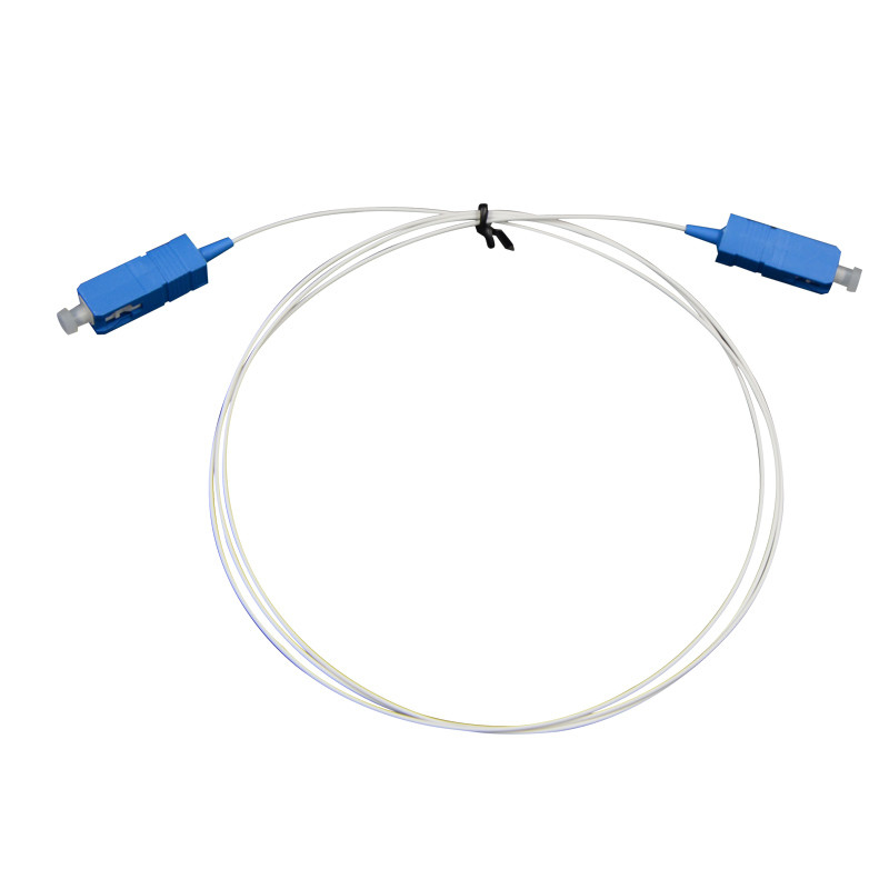 Cable de fibra óptica personalizado de chaqueta de PVC blanco conector azul / acuático para conexión estable a la red