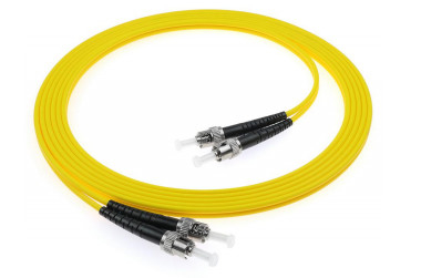 2.0mm Diámetro del cable ST-ST Cordón de parche de fibra óptica simple/duplex con alta pérdida de retorno UPCMM≥35dB