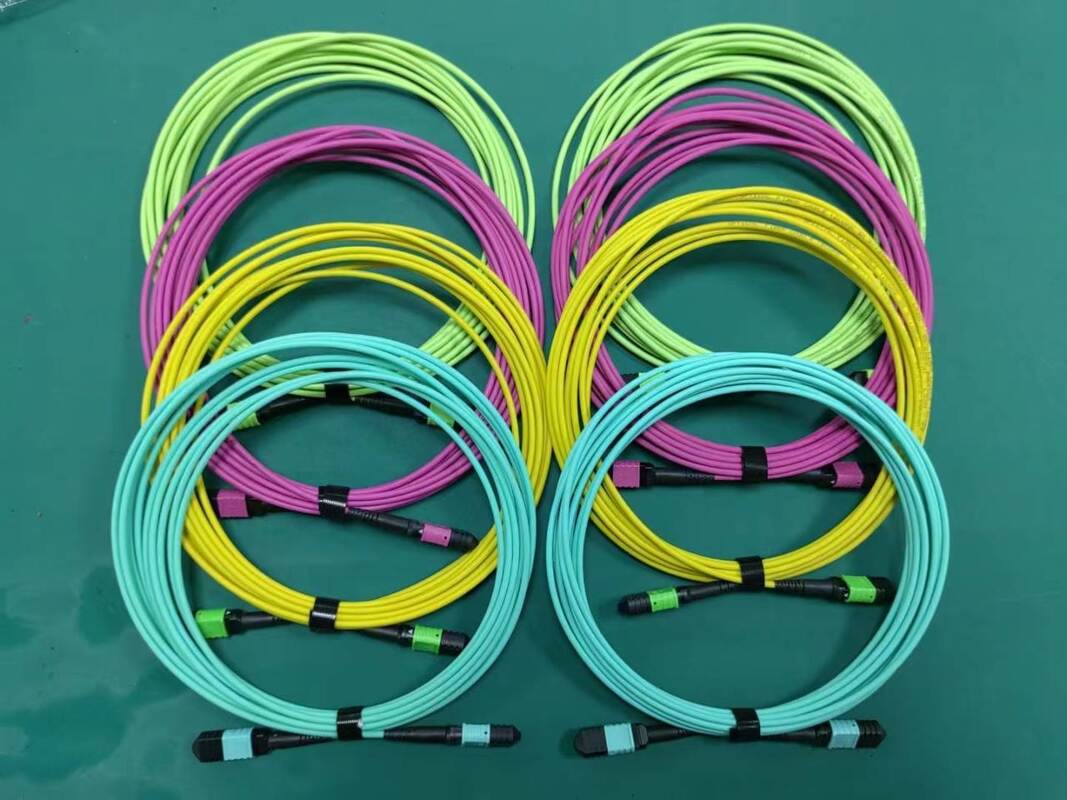 MPO MTP Multi-Core Pre-terminado Cordón de parche de fibra para aplicaciones de centros de datos de alta densidad