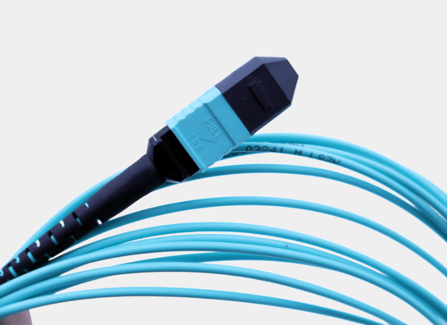 MPO MTP Cordón de parche de fibra múltiple de alta densidad 8/12/24 núcleos, baja pérdida, 500 ciclos de apareamiento, conforme con IEC y TIA
