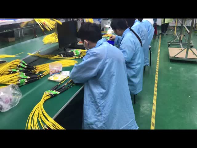 CHINA Amfenol 288 fibras personalizadas 0.35dB Pérdida máxima de inserción de modo único OS2 MPO cable troncal para centro de datos para la venta